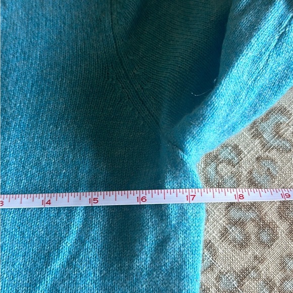 EUC ANN TAYLOR Cashmere sweater Medium - Picture 3 of 4